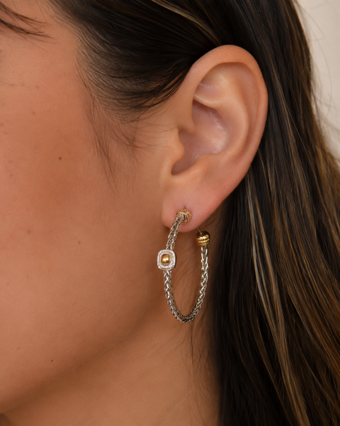 Hoops plateados con detalle dorado