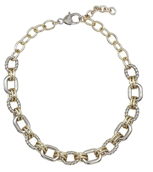 Cadena plateada con aros dorados