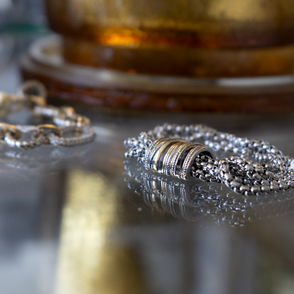 Pulseras de imán plateadas con diamantes