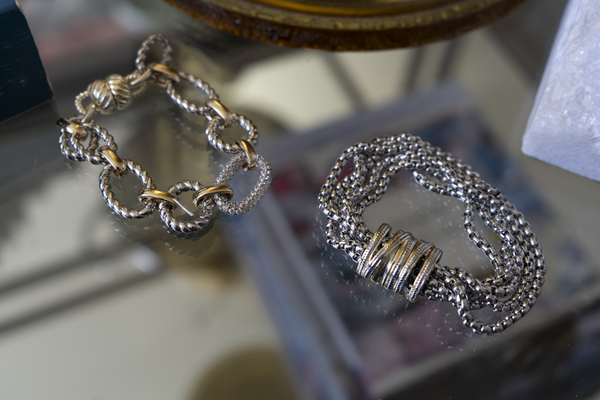 Pulseras de imán plateadas con diamantes