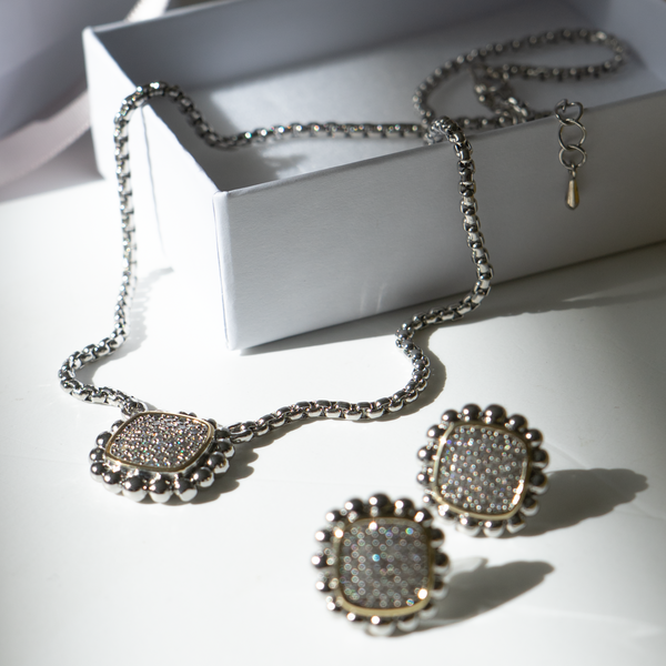 Juego de collar y studs plateados