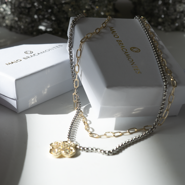 Collar de doble cadena con trebol