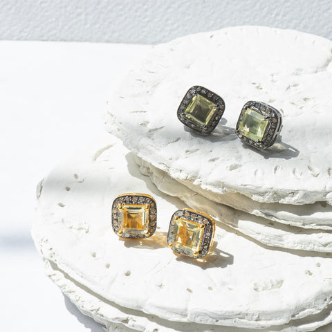 Studs con pave diamonds