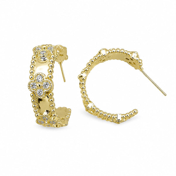 Hoop dorada con diamantes en forma de trébol