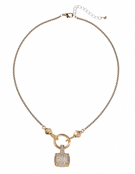 Cadena fina plateada con dije con diamantes