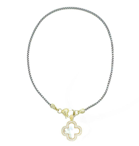 Collar de trebol dorado