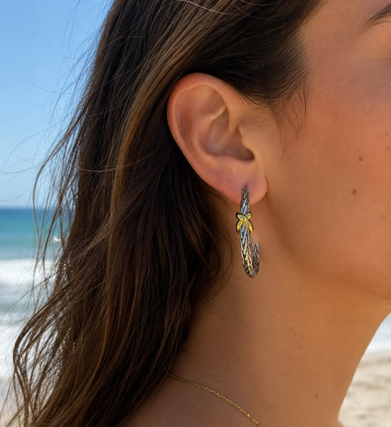 Hoops plateados con cruz dorada
